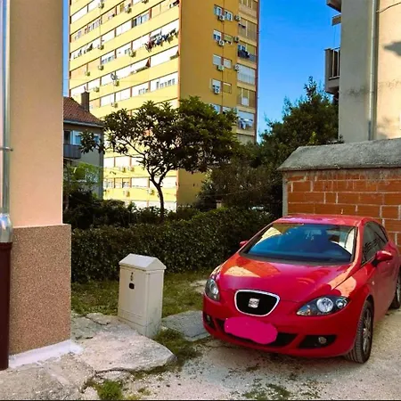 Apartment Tirkiz Near Center With Free Parking